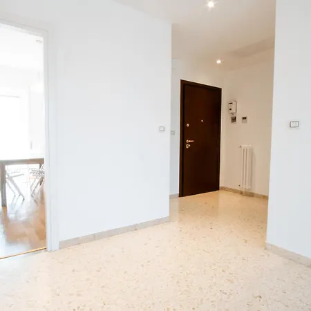 Redda Big House 아파트 *